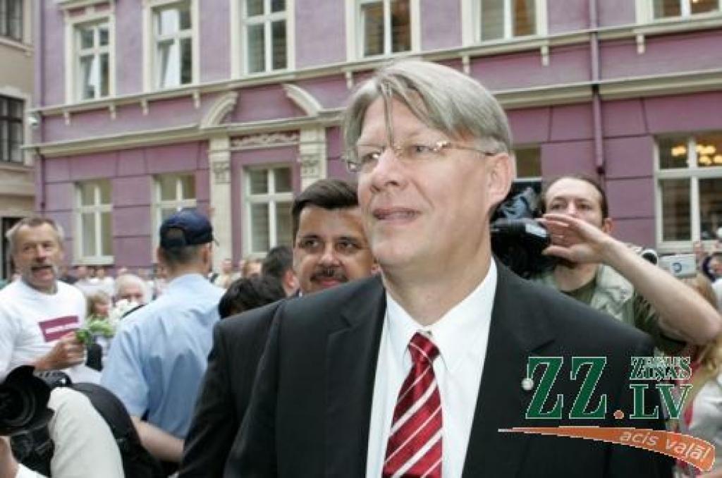 Valdis Zatlers pēc ievēlēšanas prezidenta amatā. FOTO: LETA.