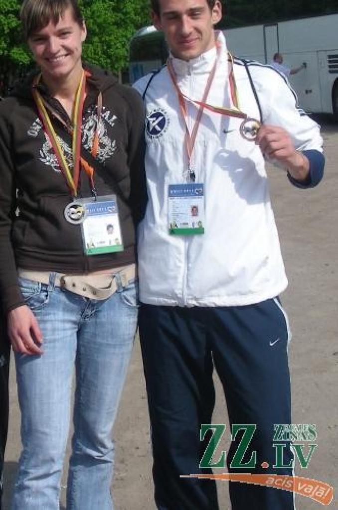 SELL sporta spēļu sudraba medaļu ieguvēji Laura Ludevika un Juris Putins