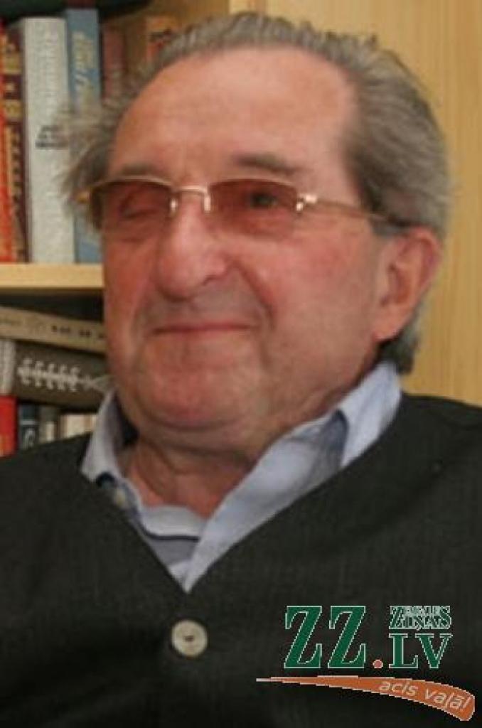 Vilis Azēvičs.
