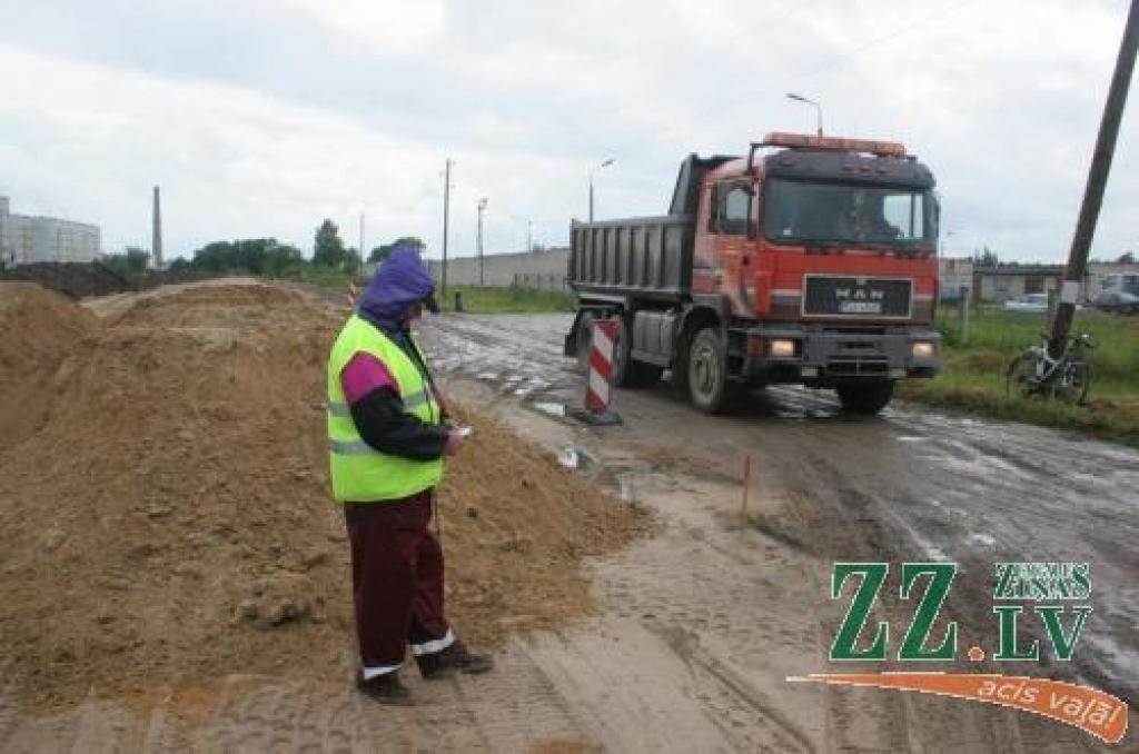 Nesen sāktos remontdarbus Atmodas ielas posmā plānots pabeigts līdz rudenim.