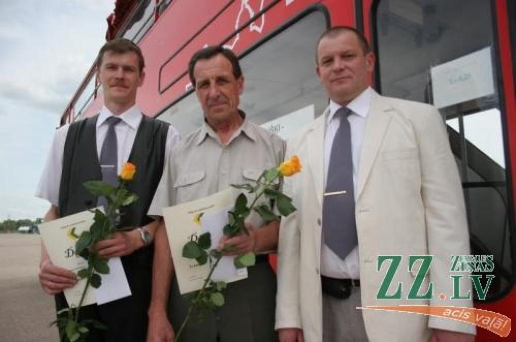 Trīs no pieciem pirmās vietas ieguvējiem: (no kreisās) N.Bendrups, I.Mistjukevičs un I.Rodņikovs.