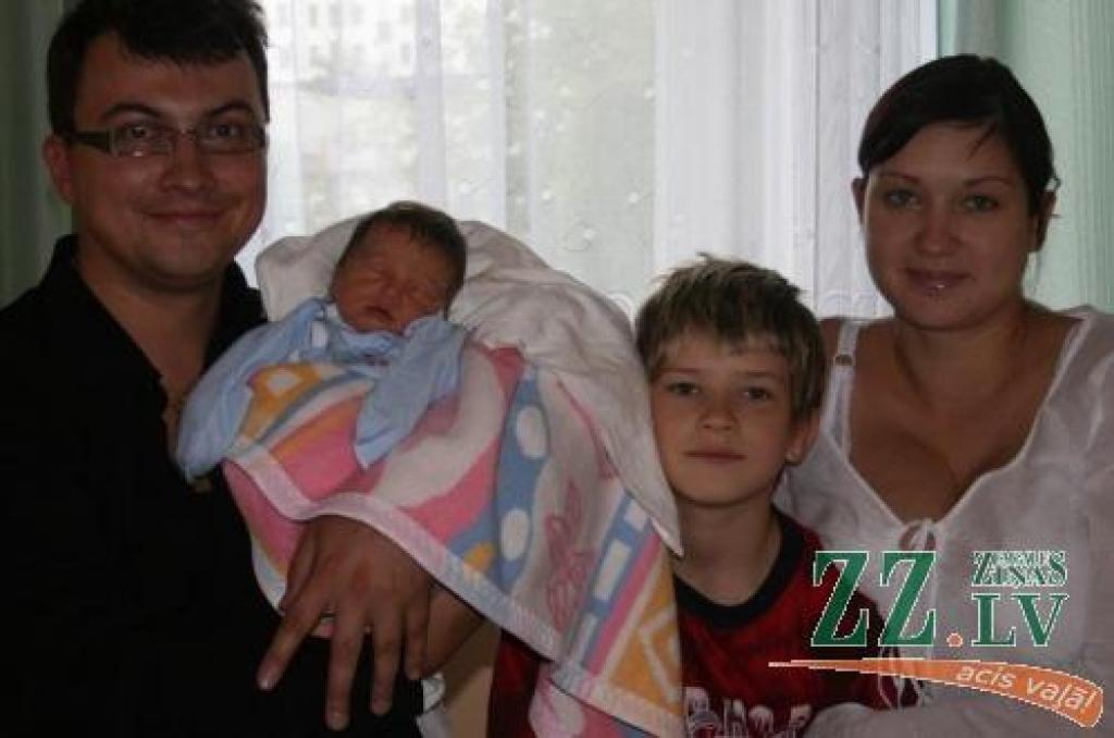 Jevgēnijas Laguņonokas un Edmunda Krastiņa ģimene.