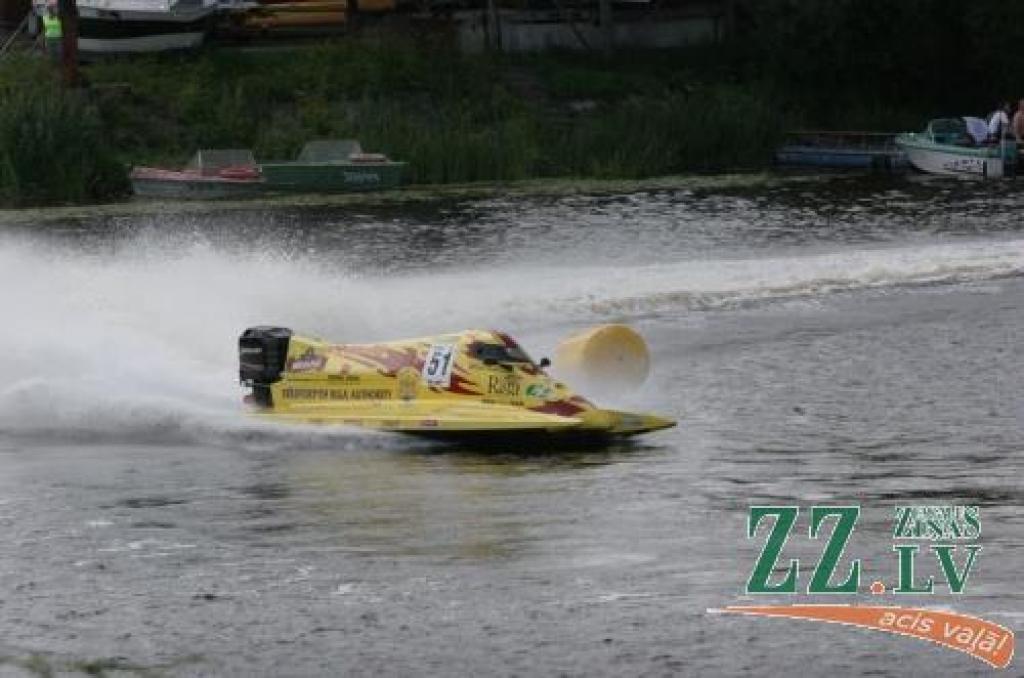 Ūdens otrās formulas posma uzvarētājs Uvis Slakteris.