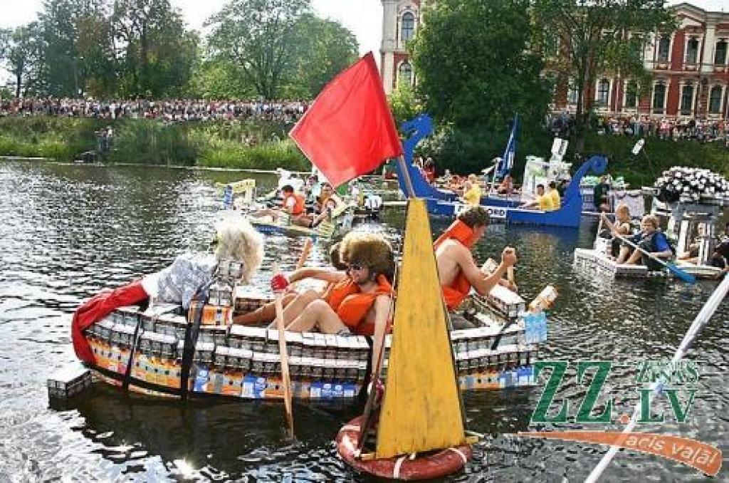 Pērn piena paku regatē piedalījās 15 laivas, kuru būvēšanai izmantoja 26 000 tukšu piena paku. Šogad to skaits varētu būt vēl lielāks.