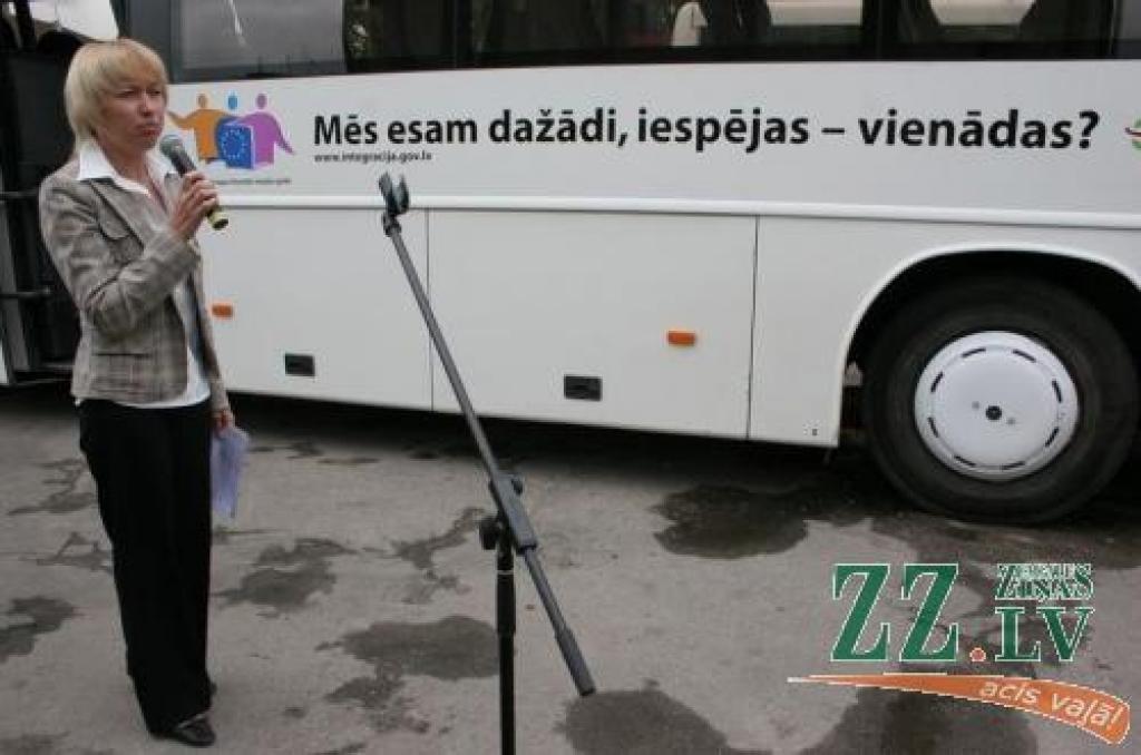 Par aktivitātēm integrācijas jomā klātesošajiem stāsta Vienādu iespēju gada Latvijas projekta kuratore Irīna Kulitāne.