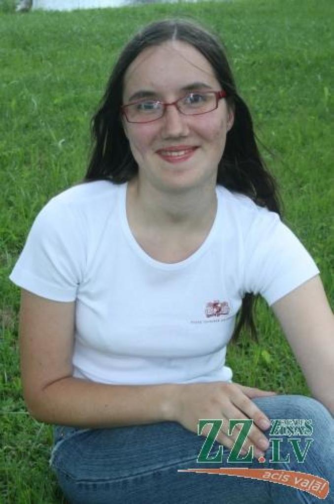 Konkursa «Nāc studēt RTU!» uzvarētāja, Kalnciema pilsētas vidusskolas 11.klases skolniece Asnate Kažoka.