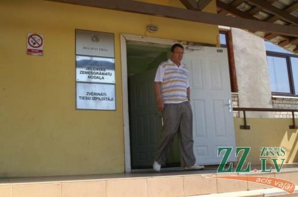 Brīvībā, bet notiesāts - ārstam J.Dārzniekam savas vainas izpirkšanai priekšā 100 stundas sabiedrībai derīga darba.