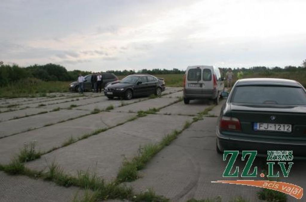 Strīdi starp iesaistītajām pusēm mazliet pierimuši, atsākusies investora meklēšana. Cik pēc diviem gadiem lidlaukā būs palicis betona plākšņu, to rādīs laiks.