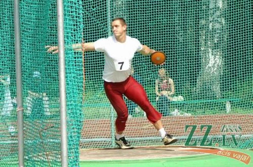 O.Silčenoks diska mešanā godam nopelnīja zelta medaļu. Turklāt šajā disciplīnā viņš uzvarēja jau ceturto reizi.