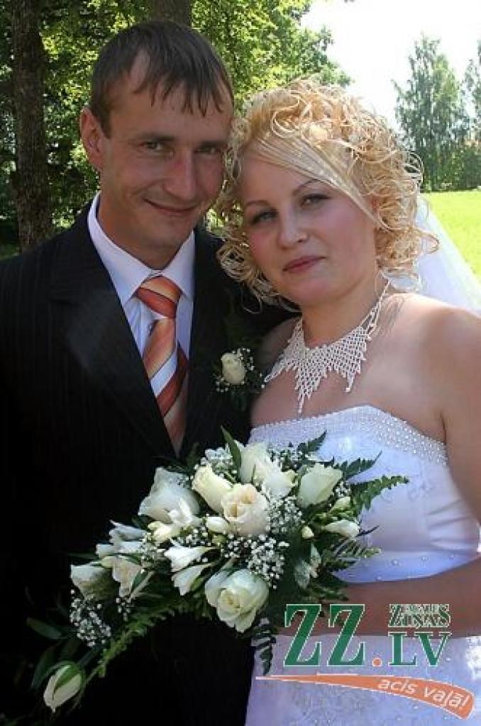 Brankās radu un draugu pulkā sestdien salaulājās Ilga Zahnika un Raivis Mahts.