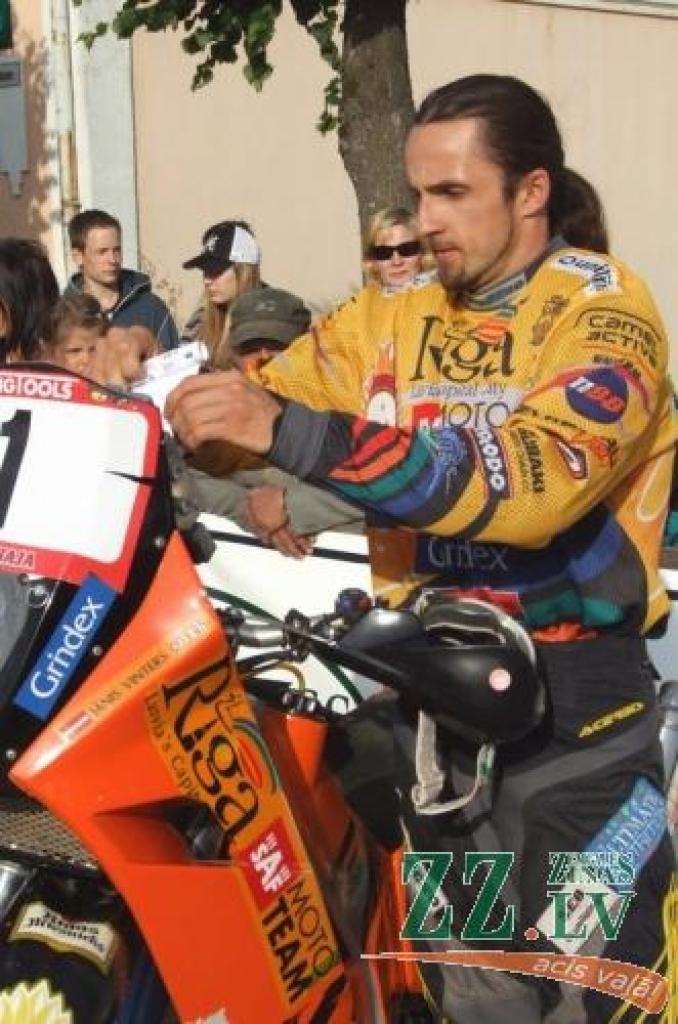 Sacensību līderis - Jānis Vinters.