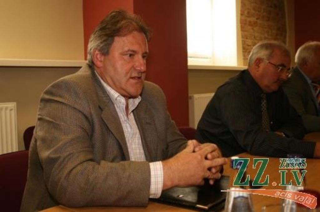 Sarātais... J.Vidža vaina sadalīta ar padotajiem, dzīve turpinās...
Autors: Inga Karlinska.