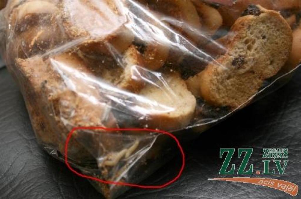 Pircējai par pārsteigumu maisiņos bija ieperinājušies sīki sausiņu kārotāji - kodes un balti tārpiņi.
Autors: Inga Karlinska.