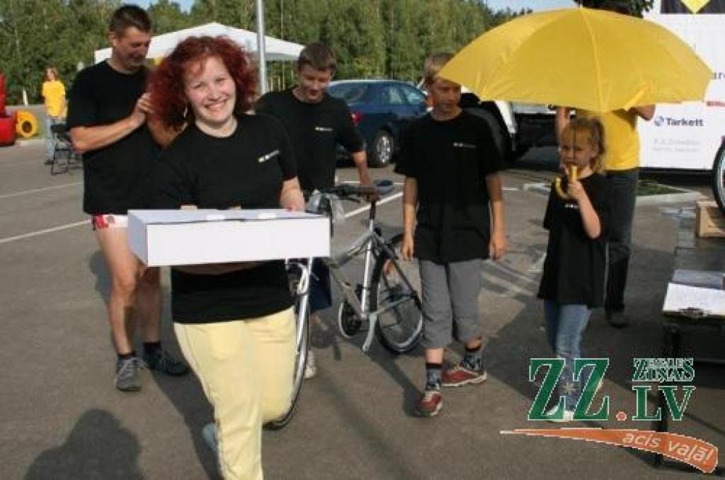 Grinevicu ģimenei šajā dienā dubulti svētki - uzvara trīs sacensību disciplīnās un apaļa «mafijas galvas» dzimšanas diena. Kliņģeris un šampanietis noderēs...
Autors: Inga Karlinska.