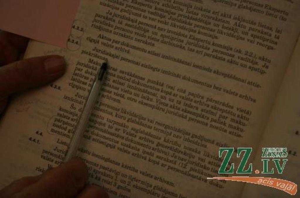 Instrukcijā noteikts, ka bez Valsts arhīva piekrišanas juridiska persona iznīcināt dokumentus nedrīkst. Taču NĪP šāda atļauja ne reizi nav izsniegta.
Autors: Agris Samcovs.