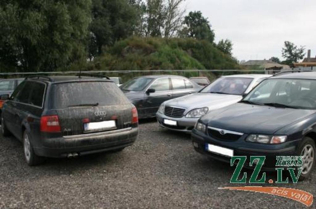 Arī stāvlaukumā Meiju ceļā nonāk tie auto, pie kuru stūres bijis šoferis reibumā vai bez vadītāja tiesībām. Līdz šim neviens auto īpašnieks nav uzvedies agresīvi, cenšoties atgūt savu spēkratu, bet daži par aizturētajiem transporta līdzekļiem vispār «aizmirsuši».
Autors: Inga Karlinska.