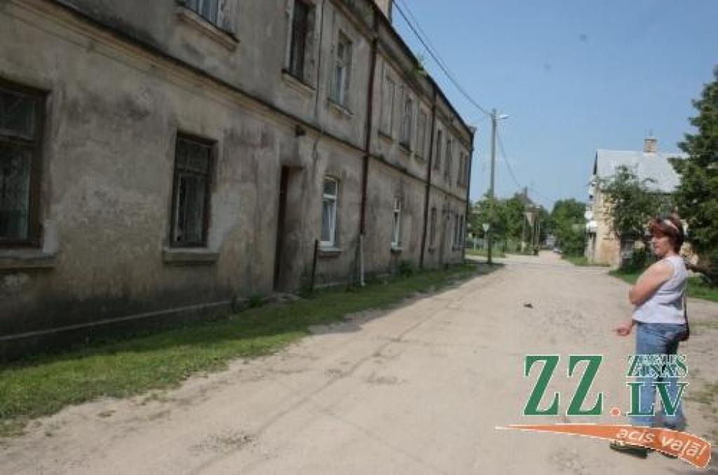 NĪP apgalvo, ka kopš 1998.gada šajā mājā ieguldīti 4546 lati, taču pagaidām nekādus dokumentālus pierādījumus nav spējis uzrādīt.
Autors: Krišjānis Grantiņš.