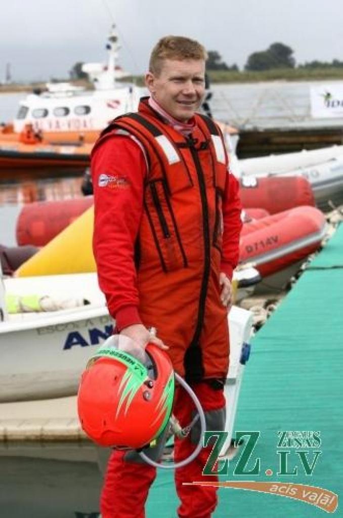 Eiropas F 2000 ātrumlaivu klases kausa izcīņas kārtējā posmā U.Gross ieguvis ceturto vietu, kopvērtējumā saglabājot līderpozīcijas.
Autors: Krišjānis Grantiņš.