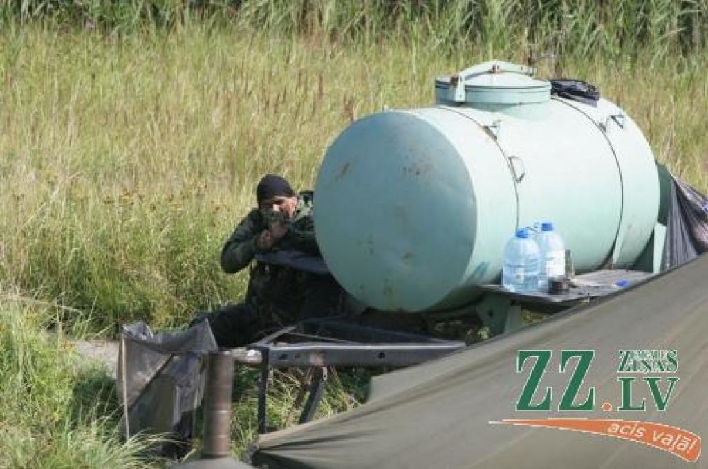 «Uzbrucējs» piedalās objekta «ieņemšanā». 
Autors: Krišjānis Grantiņš.