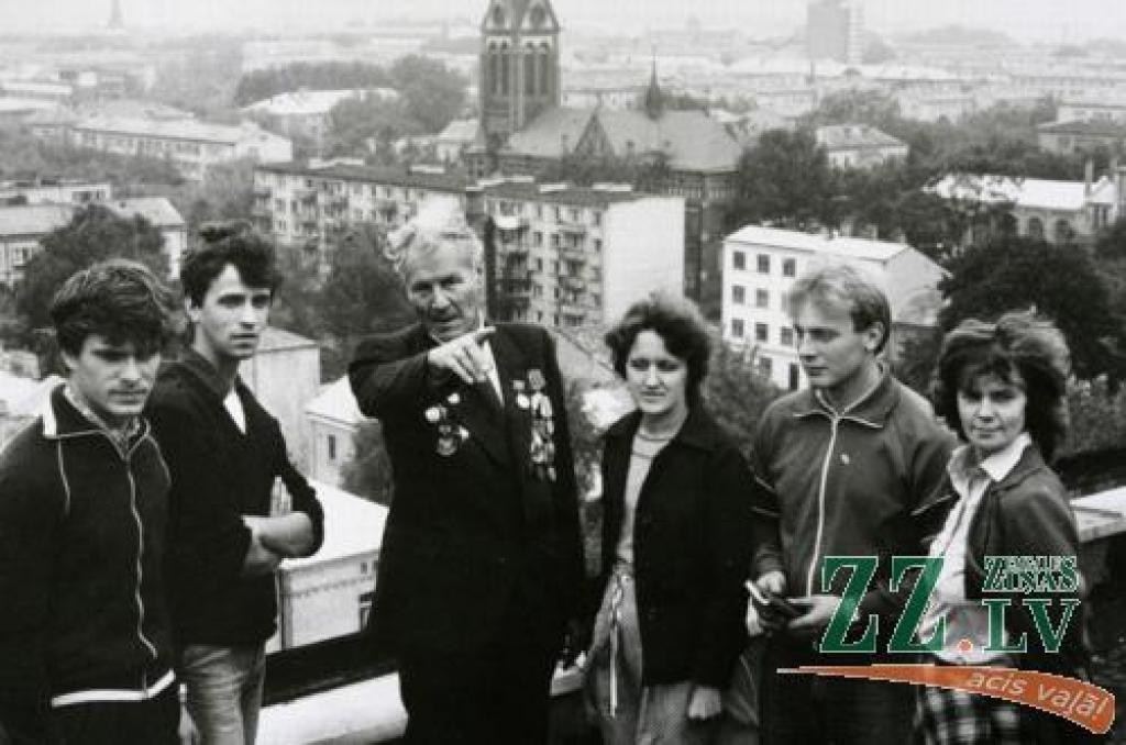 Fotogrāfija, kas tapusi 1987. gada vēsturiskajā akcijā – «Jelgavas atbrīvotāji».
Autors: Foto no www.vienadiena.lv arhīva