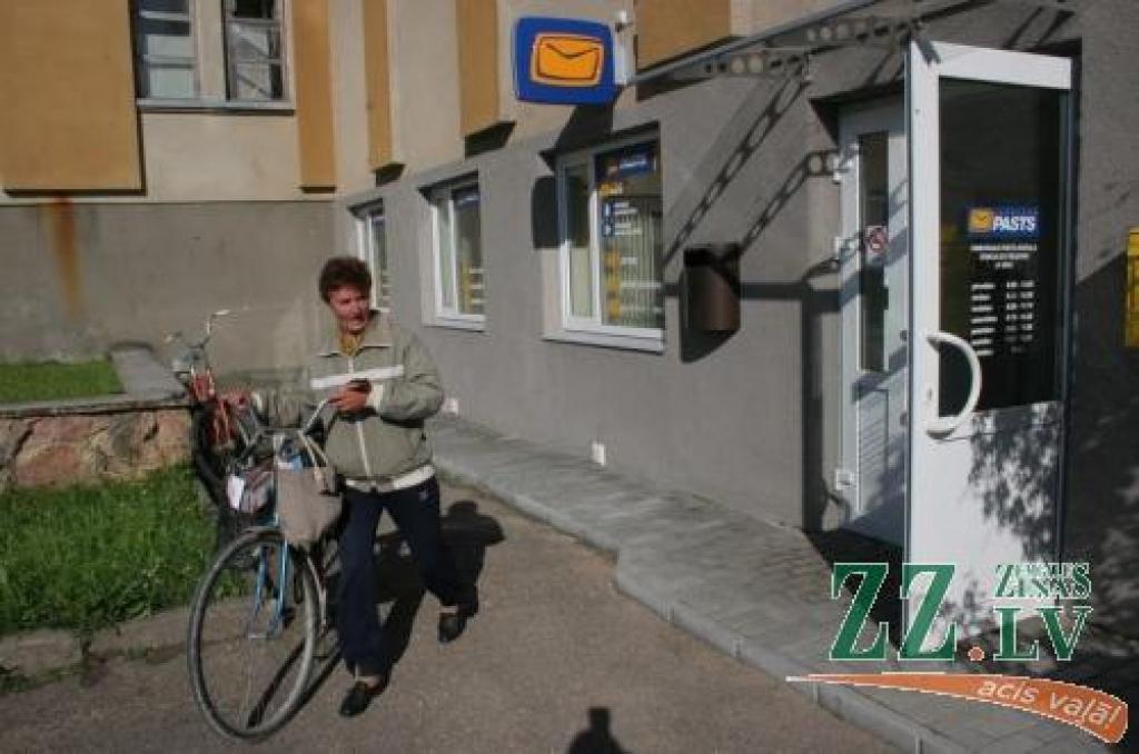 Nadežda Vāciete par pastnieci strādā jau 25 gadus. Par spīti grūtībām, darba maiņa nav iecerēta.