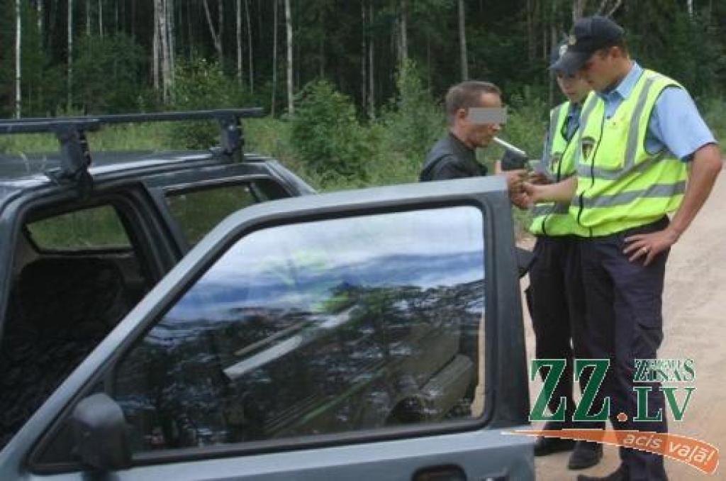 «Volkswagen Jetta» vadītāja asinīs alkohols netiek konstatēts, un viņš var ceļu turpināt.