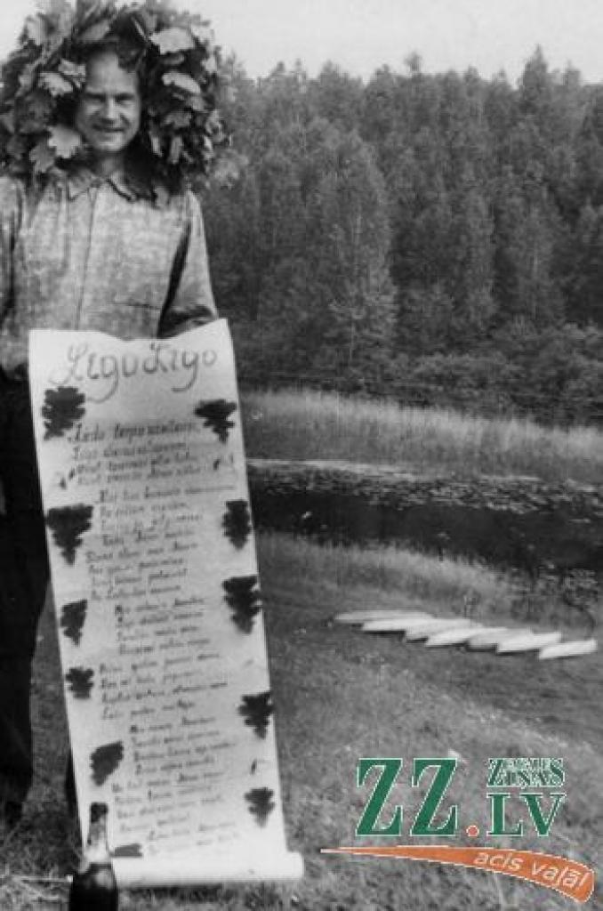 «Man miegam ilgāk par piecpadsmit minūtēm nevajag. Tad esmu atpūties un varu darboties tālāk,» saka 80 gadu jubileju nosvinējušais docents Jānis Blīvis.
Autors: No Jāņa Blīvja personīgā arhīva.
