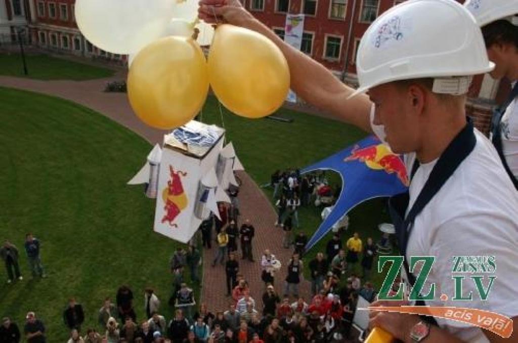 Komanda «Cirtēji 3», kas olas nosargāšanā izmantoja vati.
Autors: Agris Samcovs.