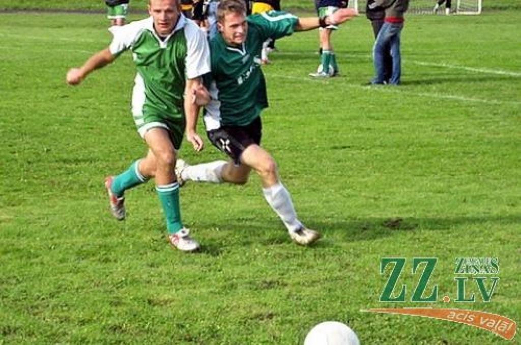 Brīdis Elejas un Jaunsvirlaukas komandu spēlē, kurā ar 2:0 uzvarēja elejnieki.
Autors: No rajona Sporta centra arhīva.