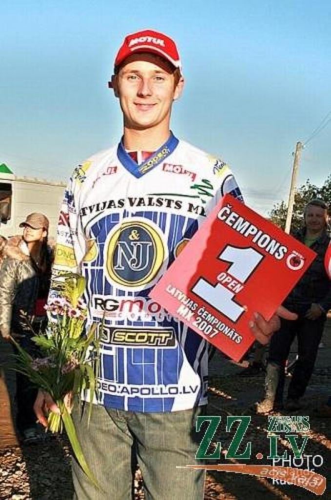 Mūsējais pasaules motobraucēju elitē - Latvijas motokrosa izlase ar Ivo Šteinbergu sastāvā ASV izcīnījusi 15.vietu Nāciju kausa izcīņā solo krosa motocikliem.
Autors: No LaMSF arhīva.