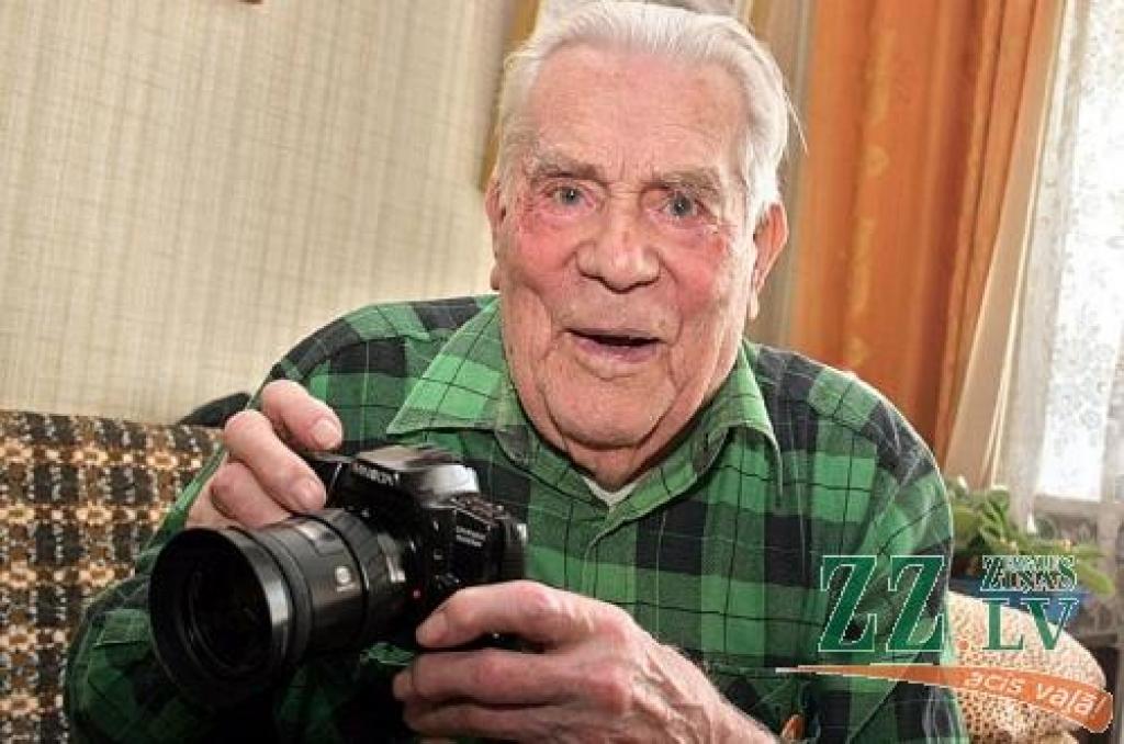 Bijību pret foto lietām Voldemāram ieaudzinājis tēvs Kārlis Drusts, pēc profesijas pastmeistars, pēc aizraušanās – mednieks un fotogrāfs.
Autors: Agris Samcovs.