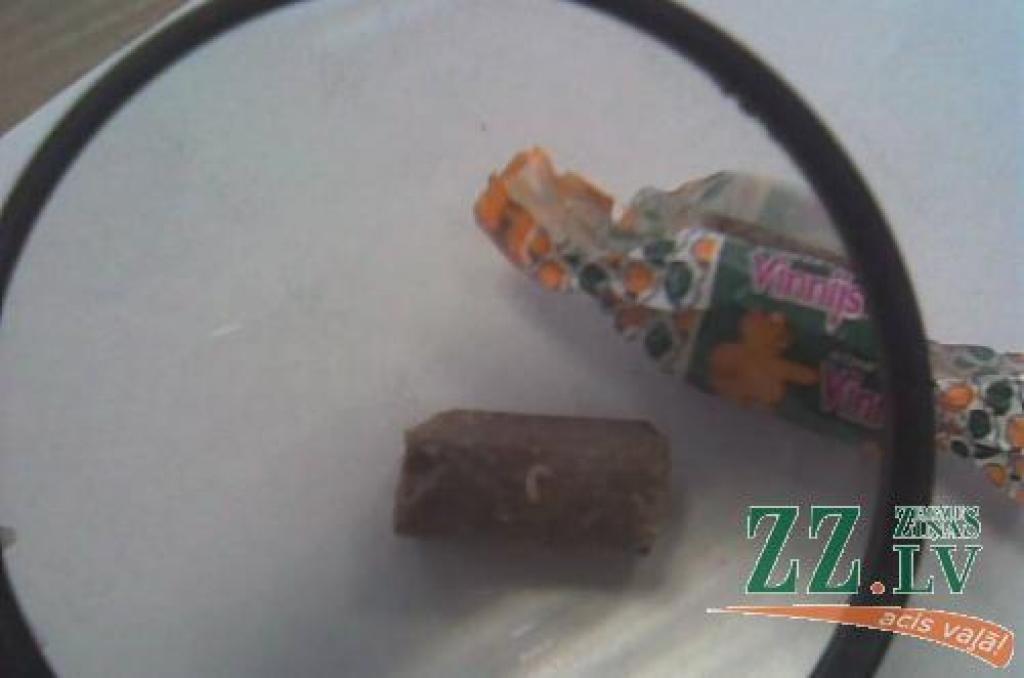 Ar skarbu humoru sakot – dažreiz svētkos galdā sanāk celt arī konfektes ar «gaļu».
Autors: Linda Lindenbauma.