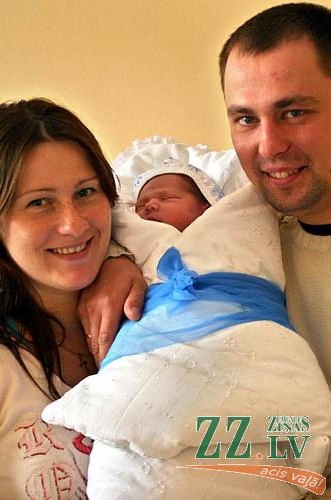 Kristīna un Aleksandrs Halemeidi ar mazo Bogdanu.
Autors: Agris Samcovs.