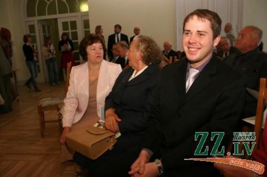 Par LLU Informācijas tehnoloģiju fakultātes celmlauža profesora Alberta Krastiņa vārdā nosauktās stipendijas ieguvēju šogad kļuvis jelgavnieks Gatis Vītols.
Autors: Agris Samcovs.