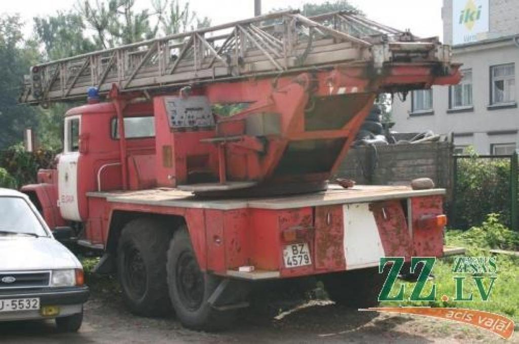 Vecās autokāpnes jau sen kā norakstītas, bet jaunu vēl joprojām nav.
Autors: Inga Karlinska.