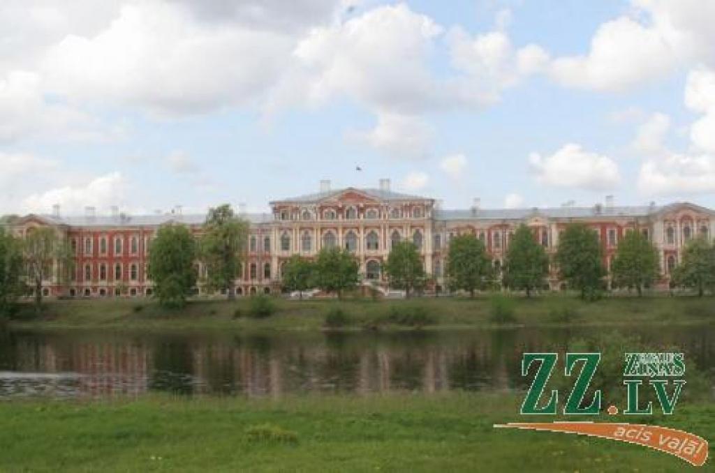 Ja iecerētie darbi noritēs raiti, jau Jelgavas pils apaļajā jubilejā tās fasāde tiks izgaismota.
Autors: No «Ziņu» arhīva.