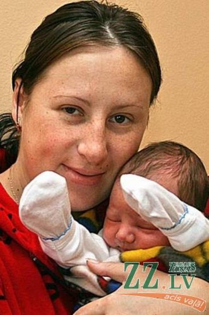 Žanna Matjuka ar dēliņu Ruslanu.
Autors: Agris Samcovs.