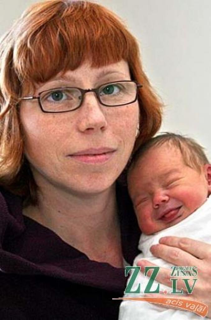 Larisa Jermolajeva ar savu trešo meitiņu.
Autors: Agris Samcovs.