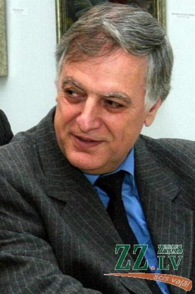 Grāmatas tulkotājs un sastādītājs - akadēmiķis, Ukrainas vēstnieks Latvijā Rauls Čilačava.
Autors: Agris Samcovs.