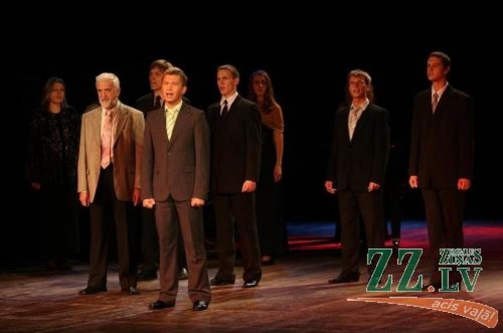 Izrādes sākums - ar dziesmu pie klausītājiem.
Autors: Krišjānis Grantiņš.