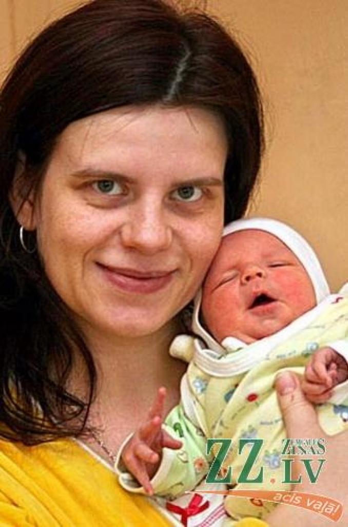 Edīte Runce ar meitiņu Santu.
Autors: Agris Samcovs.