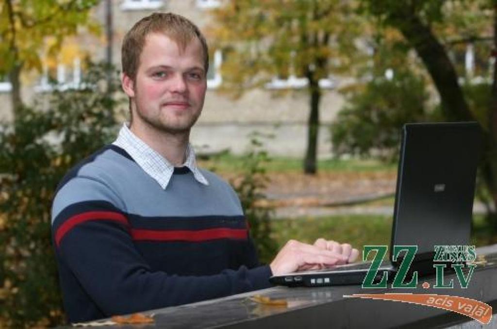 «Toreiz «Word» likās tīrās šausmas, bet bija interesanti,» pirmos soļus datoru pasaulē atceras Aigars Lapiņš.
Autors: Agris Samcovs.