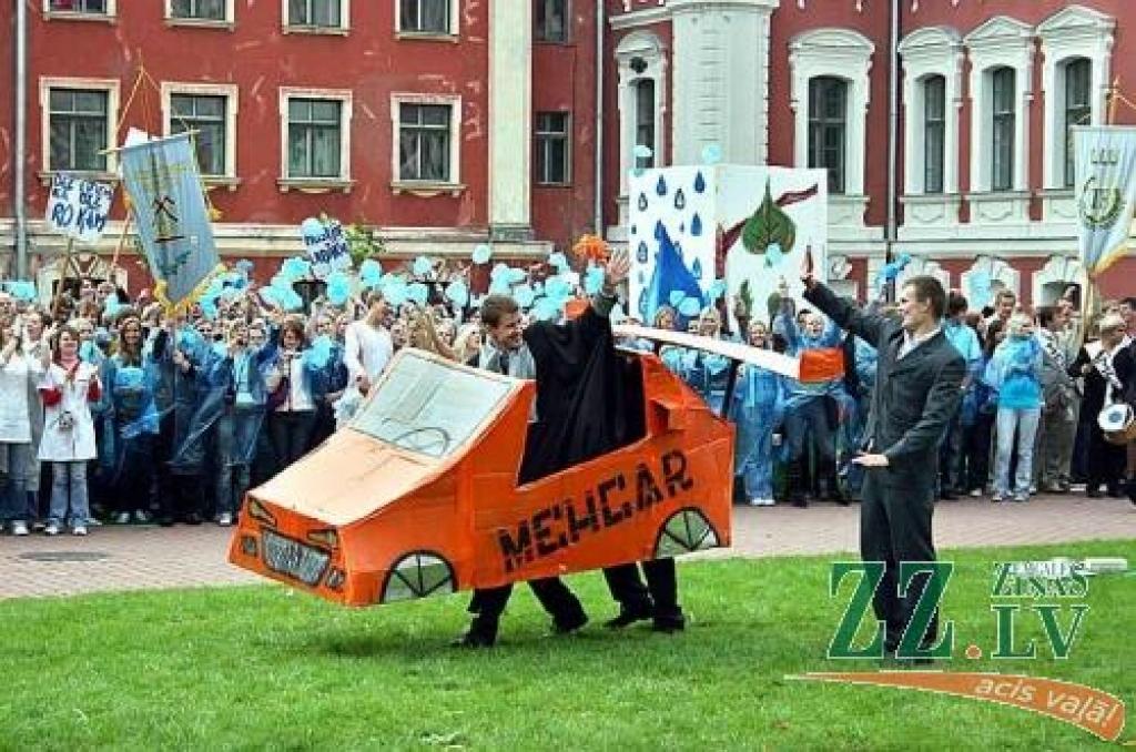 Šā gada Azemitologa Lielo balvu ar savu priekšnesumu izpelnījās Tehniskā fakultāte.
Autors: Agris Samcovs.