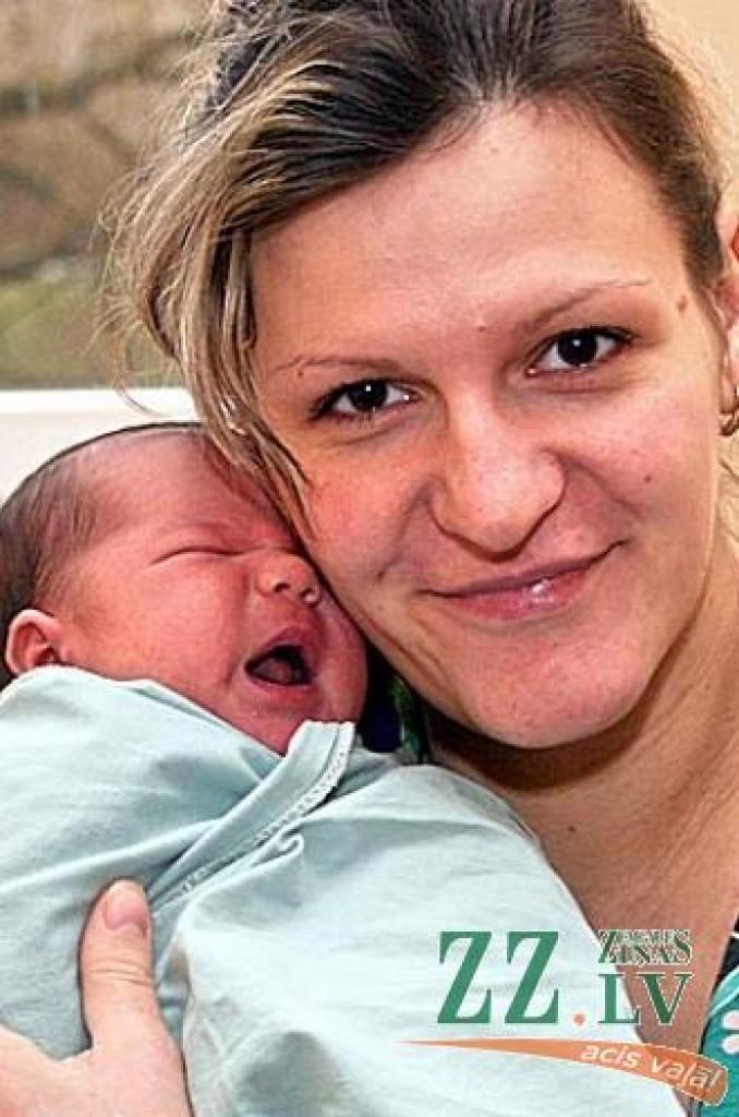 Andra Varova ar savu tikko dzimušo dēliņu.
Autors: Agris Samcovs.