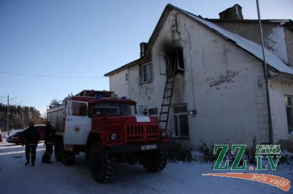 Liesmas iedzīvotājiem bija izdevies apdzēst vēl pirms ugunsdzēsēju ierašanās.
Autors: Krišjānis Grantiņš.