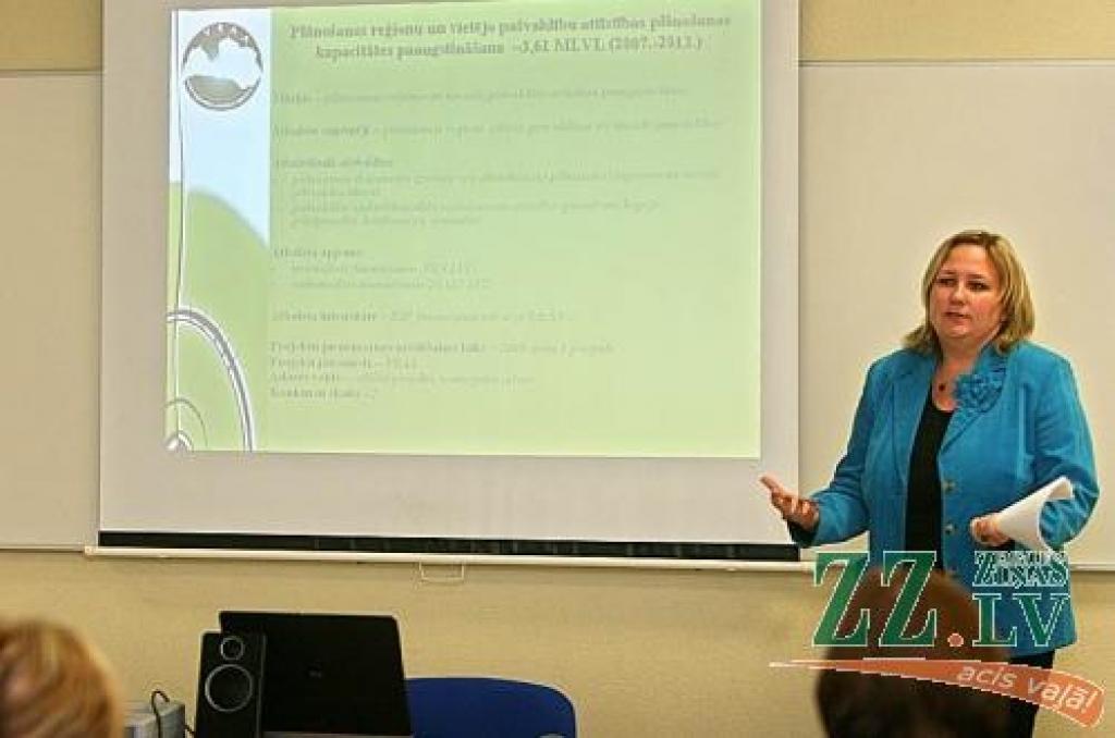 Par valsts un Eiropas Savienības struktūrfondu atbalstu pašvaldībām stāsta Valsts Reģionālās Attīstības aģentūras Programmu ieviešanas nodaļas vadītāja Alda Sebre.
Autors: Agris Samcovs.