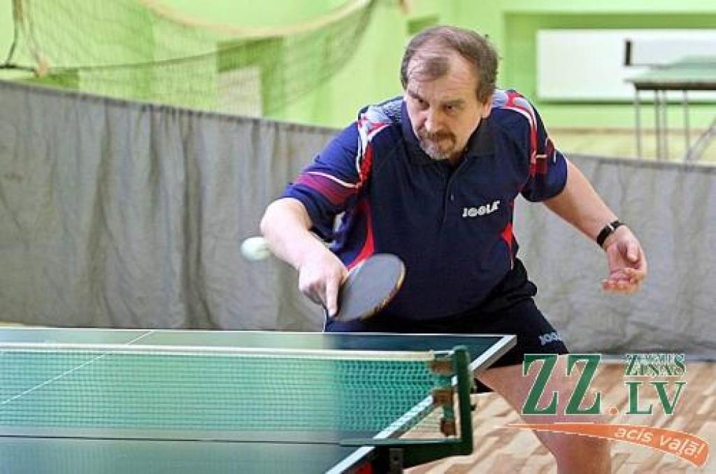 Pēc uzvaras galda tenisa turnīra septītās kārtas sacensībās jau konkurentiem neaizsniedzams kļuvis lielvārdnieks Staņislavs Šurpickis.
Autors: Agris Samcovs.