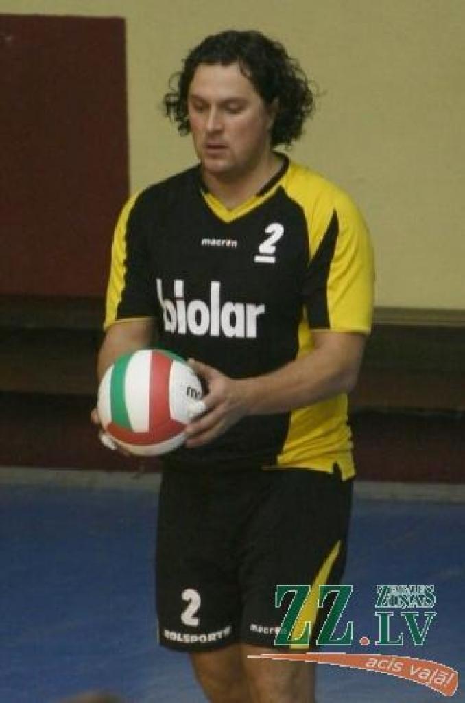 «Biolars/Ozolnieki» komandas kapteinis Ivo Baranovskis kā allaž bumbu laukumā ievadīja precīzi, diemžēl ne tik labi veicās spēka serves meistariem.
Autors: Agris Samcovs.