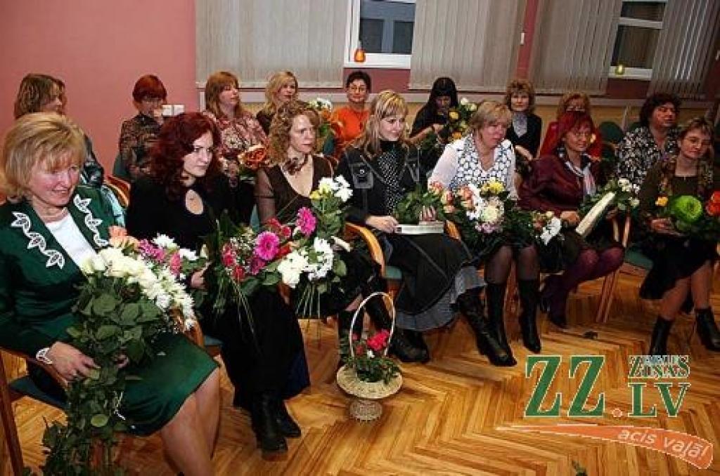 Šogad skolēni konkursam «Mans skolotājs 2007» bija izvirzījuši 16 interešu izglītības jomā strādājošos pedagogus.
Autors: Agris Samcovs.