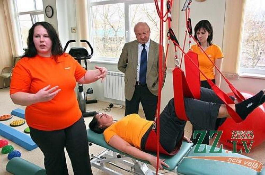 Slinga jeb elastīgo saišu terapijai nepieciešamais aprīkojums palīdzēs atgūties pacientiem ar kustību traucējumiem. 
Autors: Agris Samcovs.